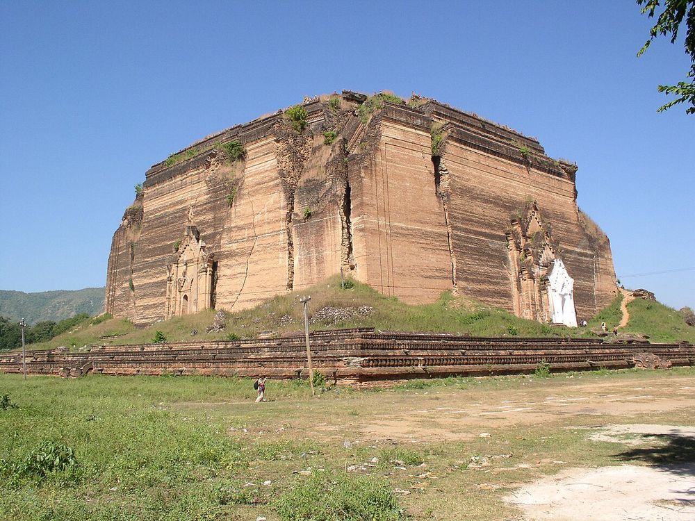 Mingun Pahtodawgyi, Mingun, sull'altra sponda dell'Irrawaddy rispetto a Mandalay