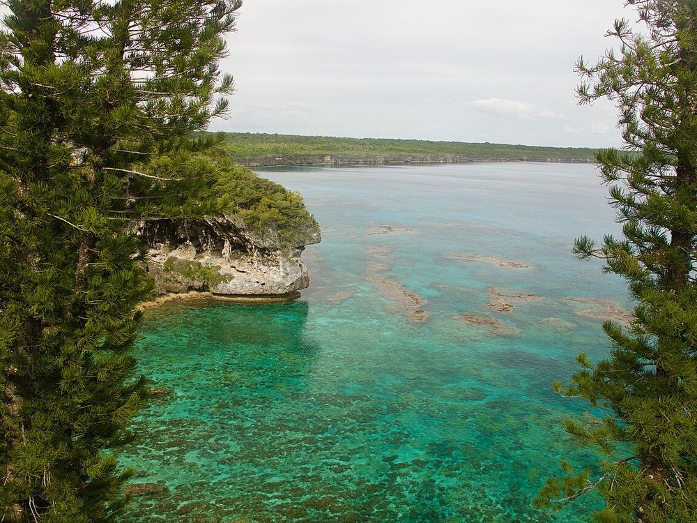 As falésias de Jokin, Lifou, Ilhas Loyalty