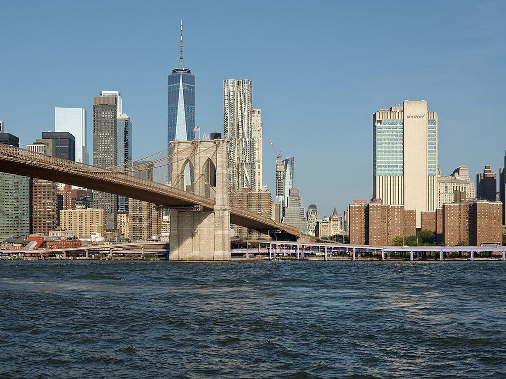 El puente de Brooklyn y el Bajo Manhattan, Nueva York