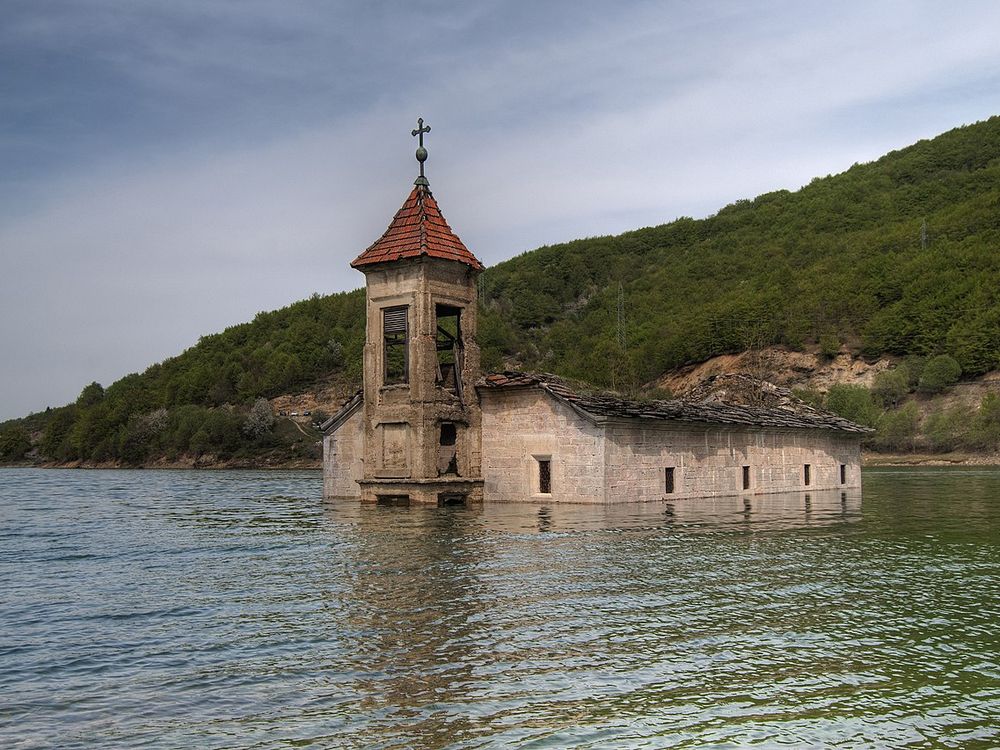 A igreja submersa de Mavrovo, Parque Nacional de Mavrovo