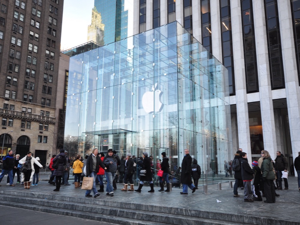 The glass cube of the Apple Store on Fifth Avenue, New York