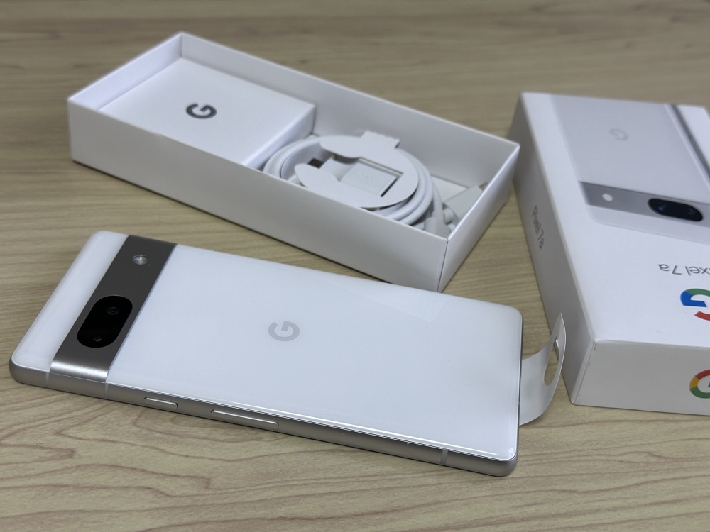 A Google Pixel 7a in the hand