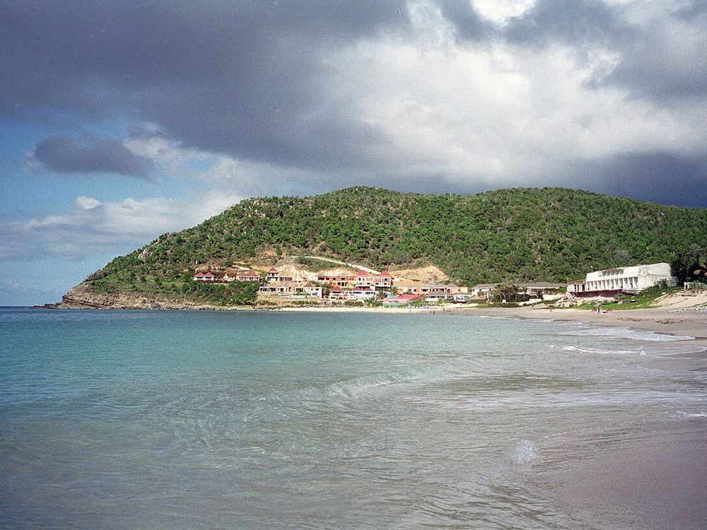 Anse des Flamands, La costa nord