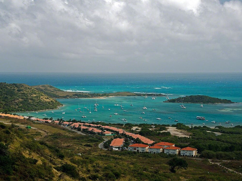 L'isola di Pinel, Al largo di Cul-de-Sac