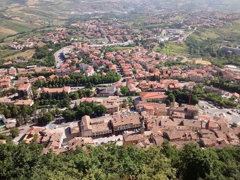 Borgo Maggiore, Ai piedi del Monte Titano