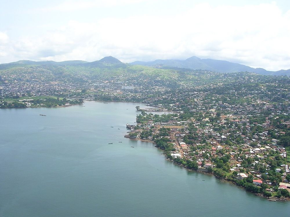 Freetown, A capital, na península