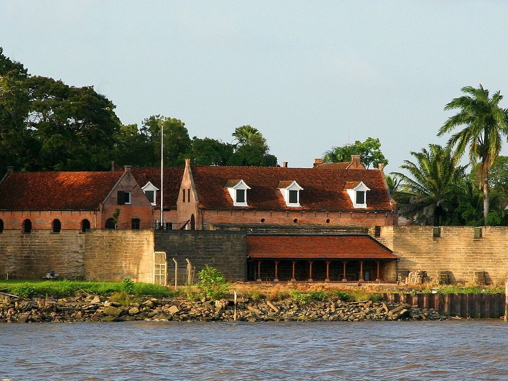 Fuerte Zeelandia, Paramaribo, en el río Surinam