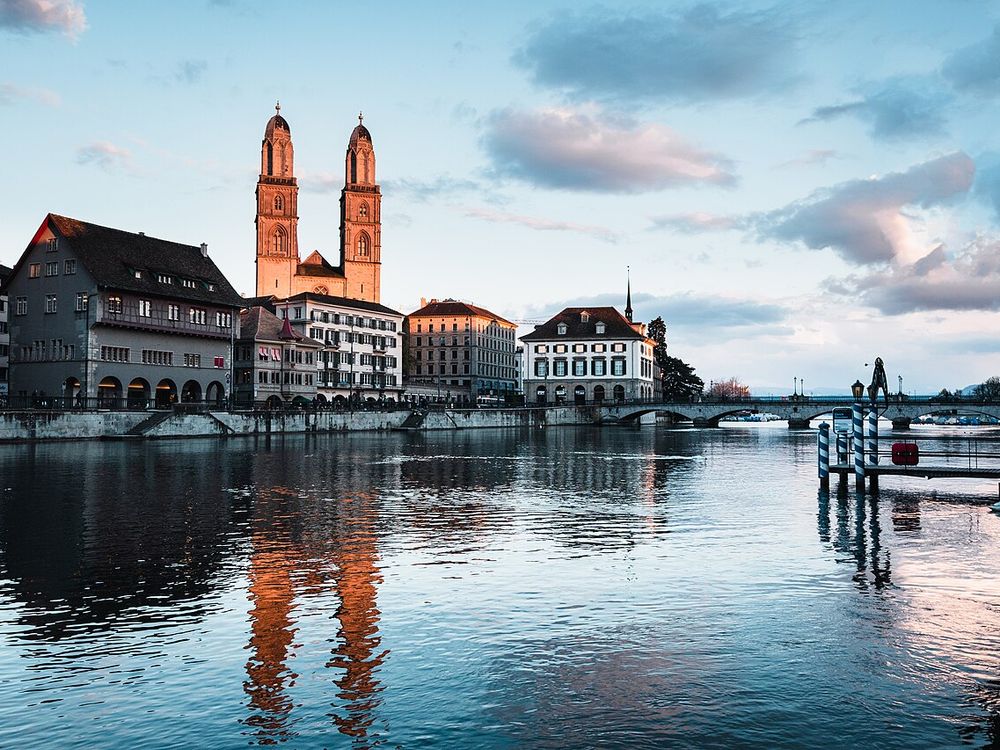 Grossmünster i el Limmat, Zúric