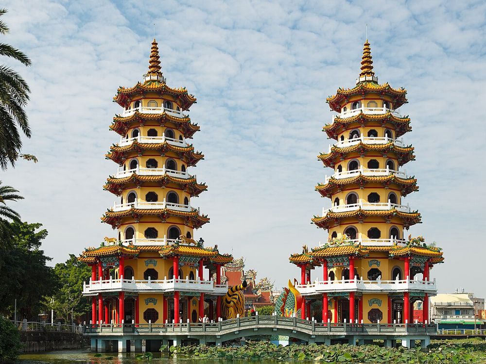 Las pagodas del Dragón y el Tigre, Estanque del Loto, Kaohsiung