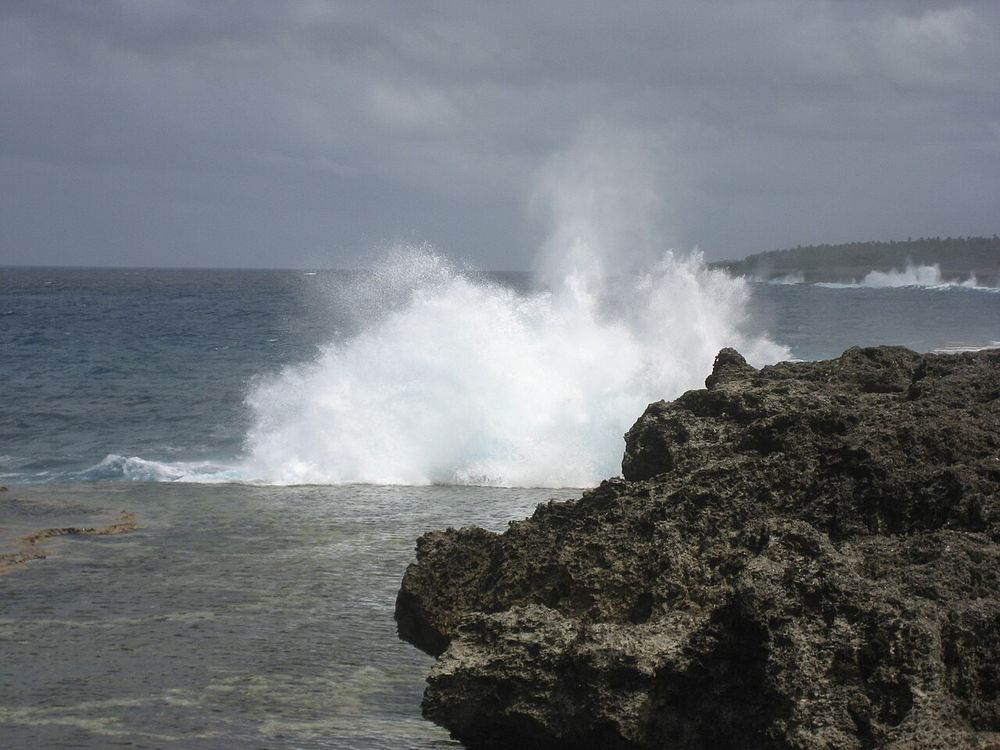 I soffioni di Mapu'a 'a Vaea, Houma, costa sud di Tongatapu