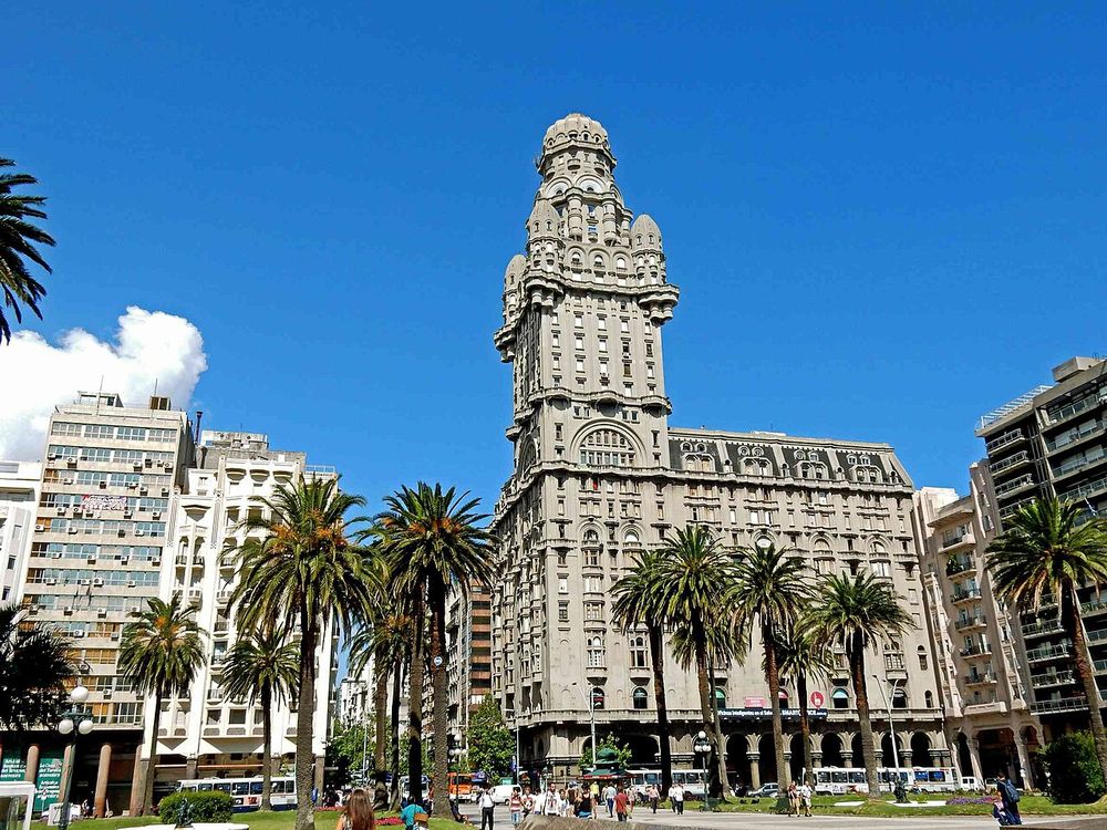 Plaza Independencia e Palacio Salvo, Montevideo