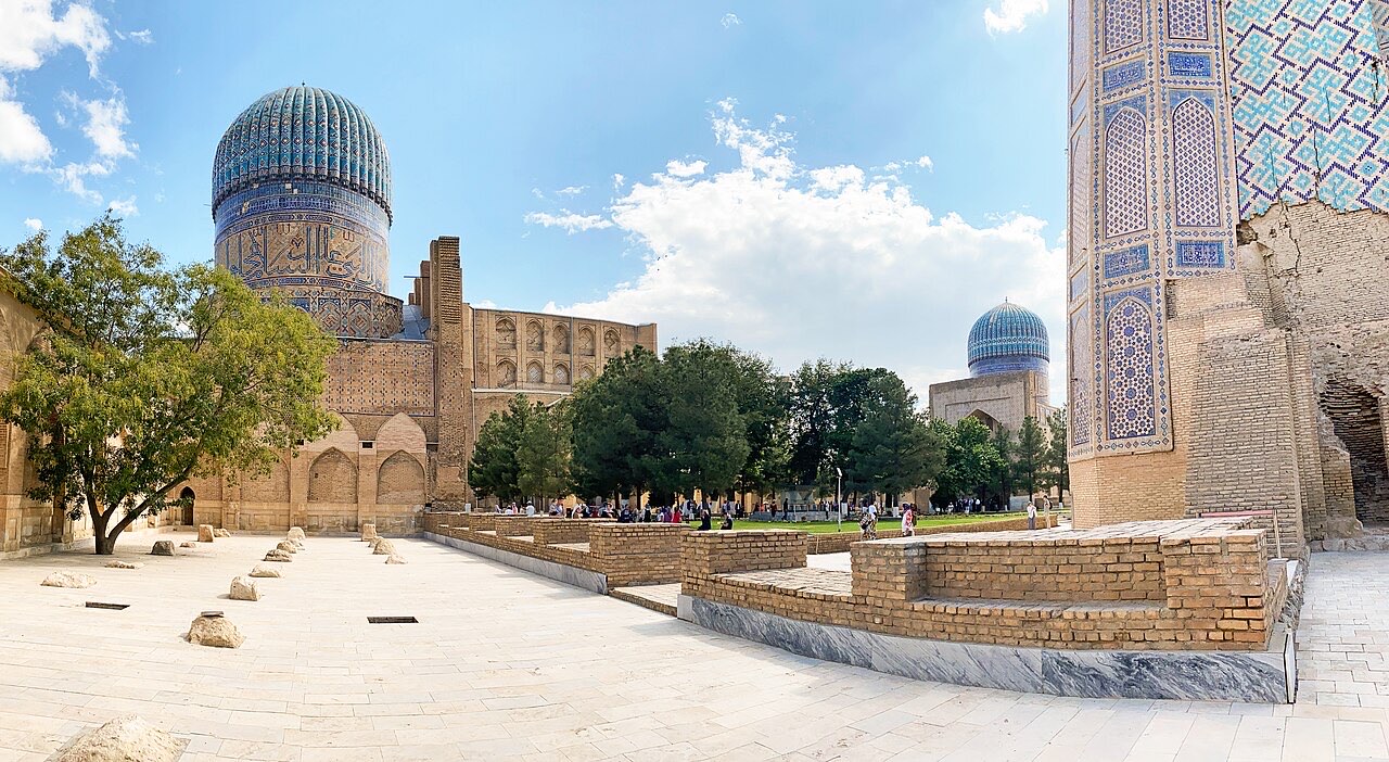Bibi-Khanym Mosque, Tashkent Street