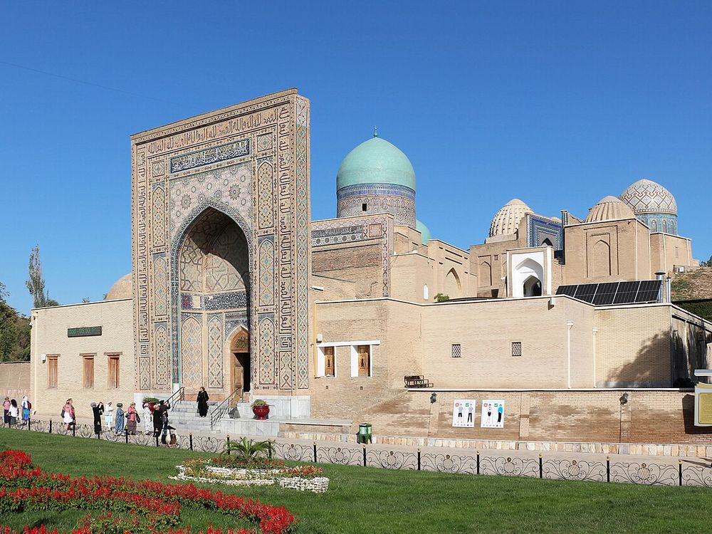 Shah-i-Zinda, North of the centre
